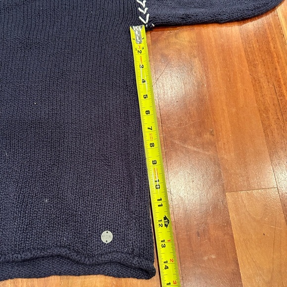 Roxy navy sweater. - Picture 4 of 6